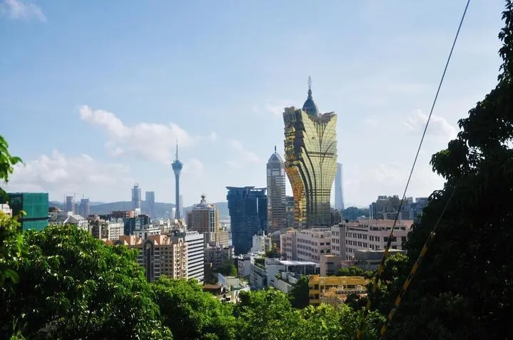 2025年新澳门和香港天天免费精准大全，全面释义、解释与落实